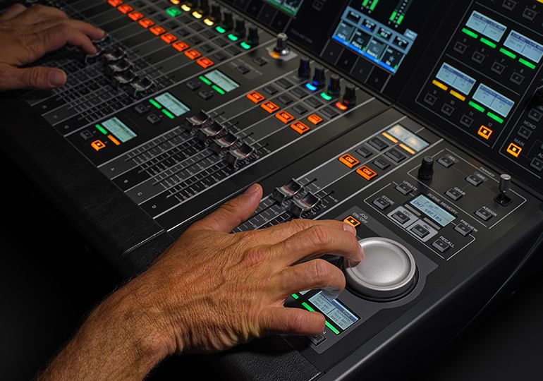 Yamaha Digital Mixing Console DM7: 操控