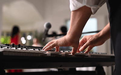 Yamaha Arranger Workstation PSR-SX920 being played at a party venue.